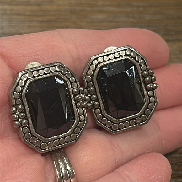 Vintage Clip On Earrings - Picture 4 of 7